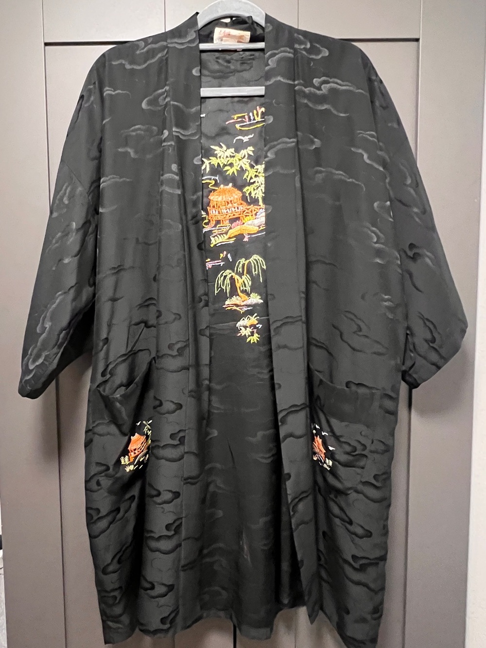 1970s vintage -Longevity -Black Embroidered Men’s Kimono-Style robe 100% silk